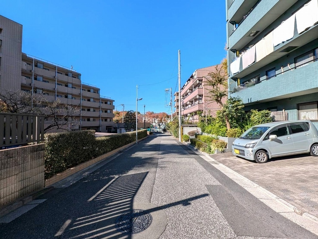 クアトロウーノ城北中央公園　南側 前面道路